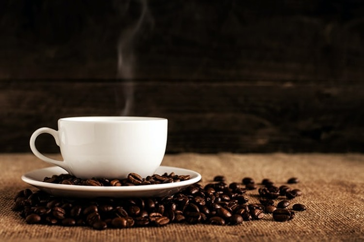 اصنع كوبًا من قهوة الأمريكانو أفضل أصناف القهوة